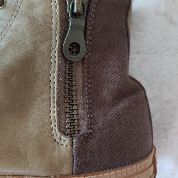 Men's Converse leather sneakers.  Size 9.5 - Picture 15 of 16